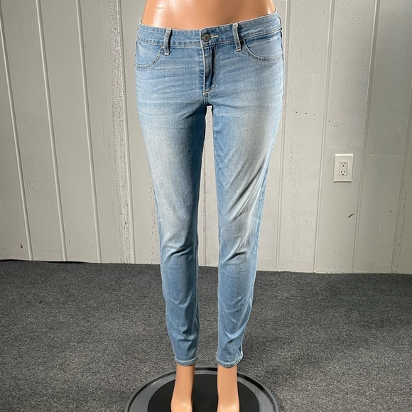 * Abercrombie &Fitch Women's Light Washed  Mid-Rise  Jeans Sz 10R - Picture 12 of 16